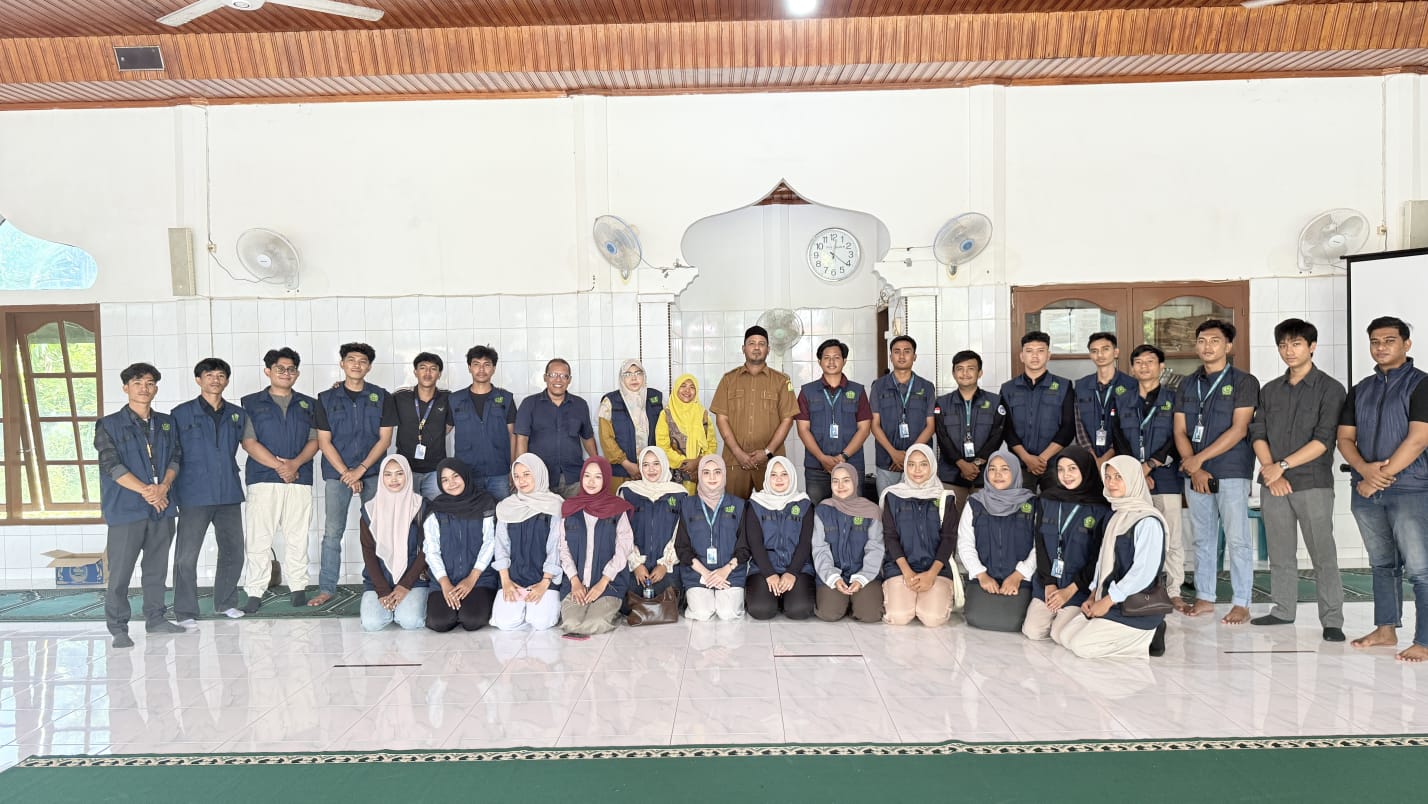 Mahasiswa KKN Universitas Abulyatama Bersama DPL Anisah, S.T., M.T. Launching Website Desa dan Tong Sampah Sensor di Gampong Ajuen